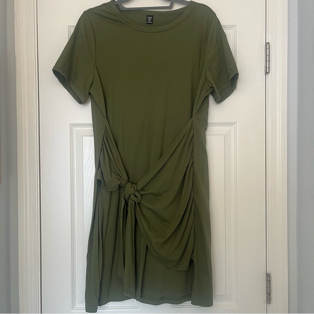 NWOT Green Knot Wrap Dress
